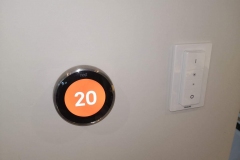 Nest Thermostat en HUE Dimmer naast elkaar